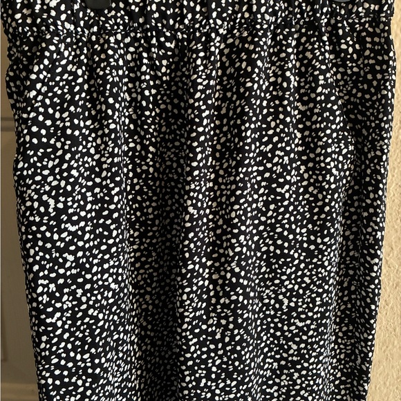 LOFT Black and White Patterned Pants - Picture 2 of 2